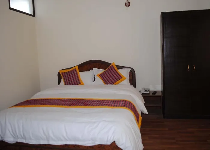 Hotel Avalon House 2*