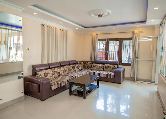 Avalon House 2*