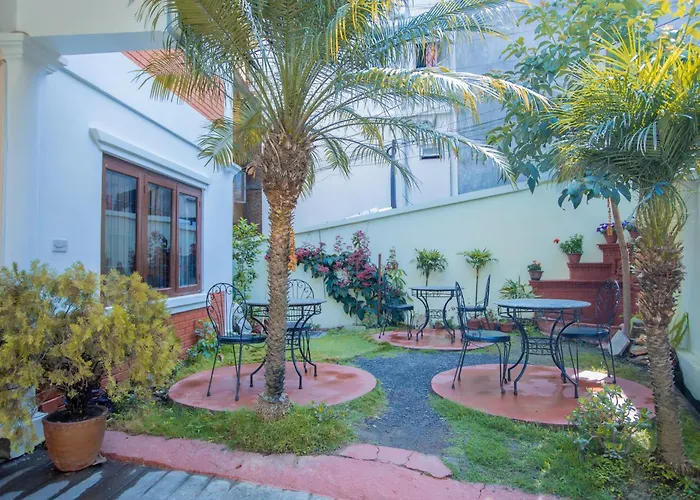 Hotel Avalon House 2*