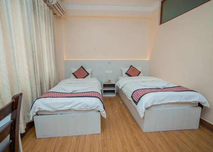 Avalon House 2*