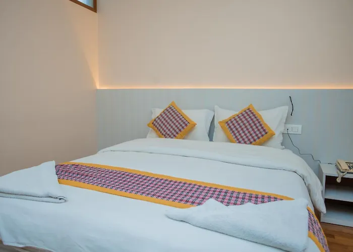 Hotel Avalon House 2*