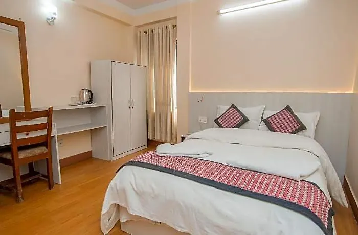 Hotel Avalon House 2*